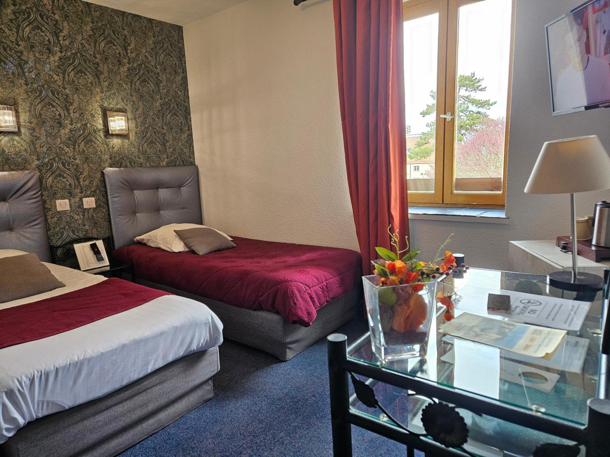 Le Val D'Amby Hotel Hieres-Sur-Amby Exterior foto